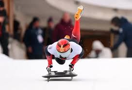 杜兰特的关键表现让太阳战胜雄鹿，领跑西部